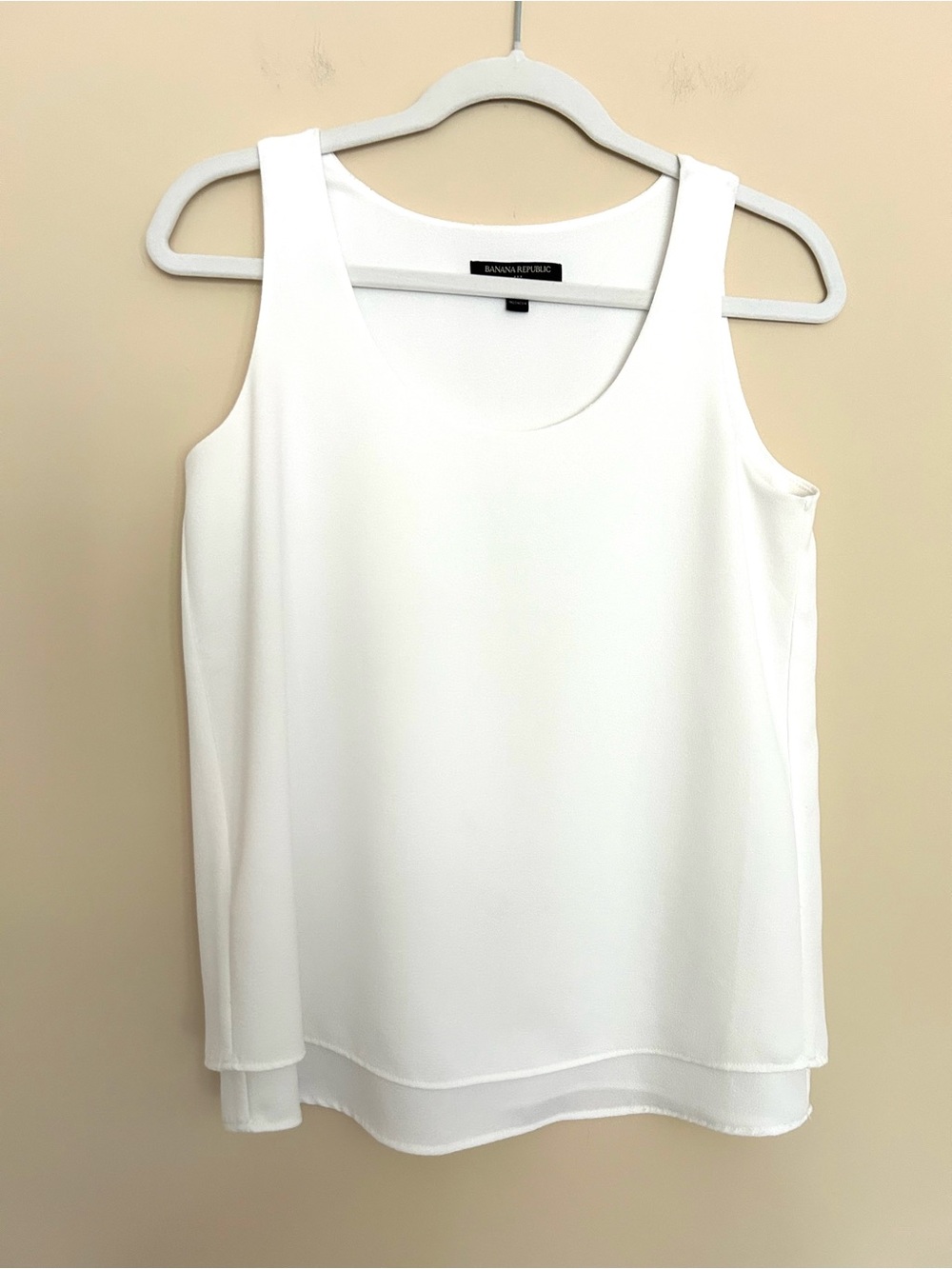 Banana Republic Women’s Snow White Layer Scoop Tank